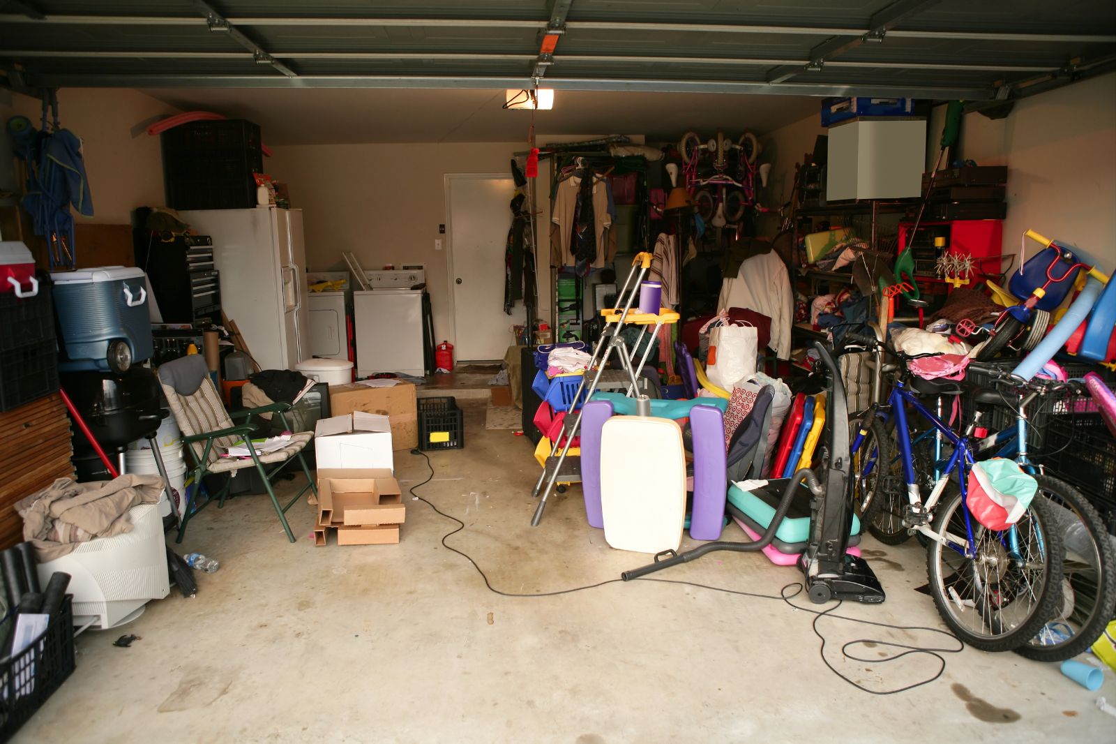 Sprzątanie garaży i piwnic